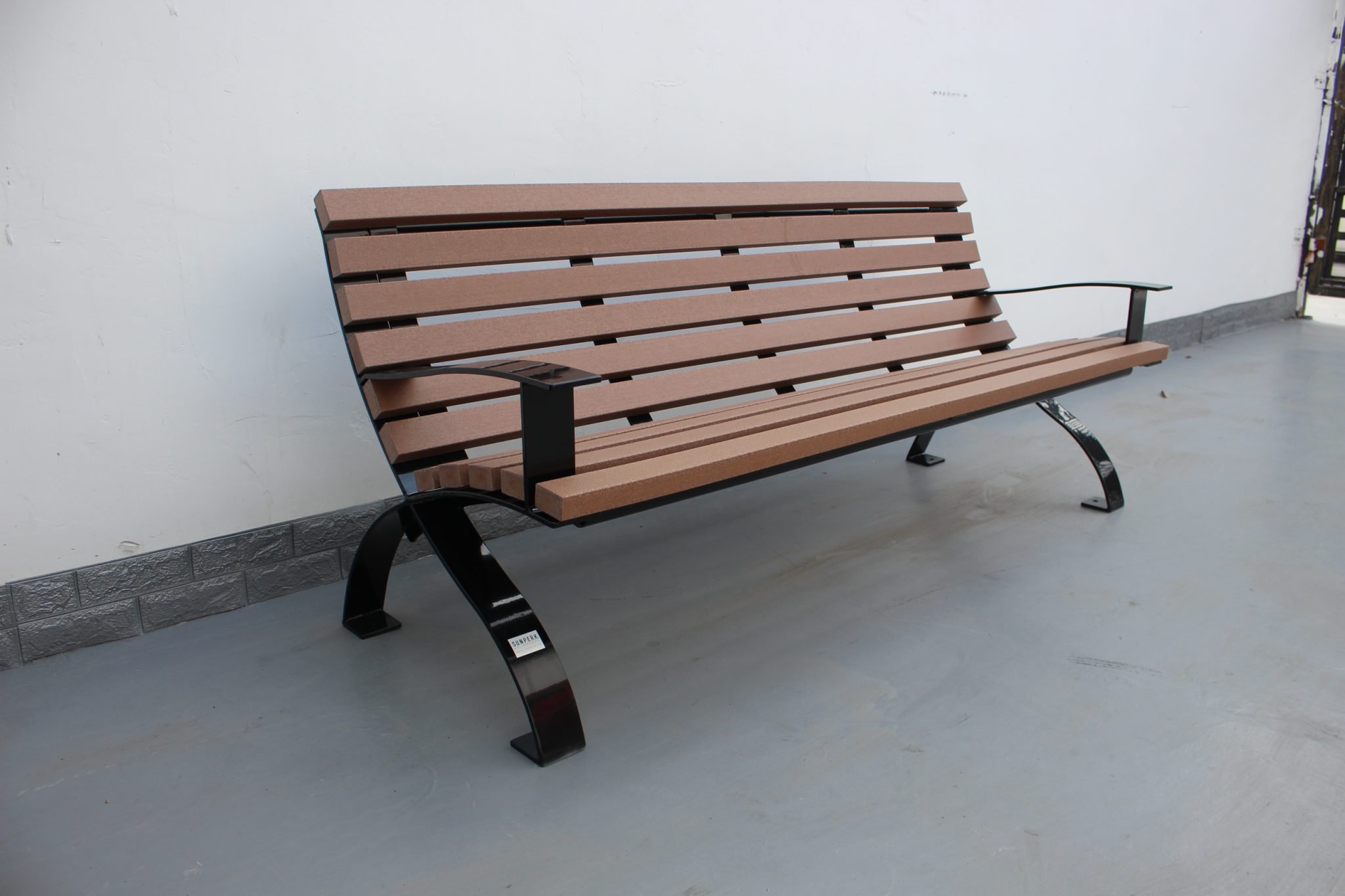 commercial recycled plastic park bench P5 plastic lumber and glossy black powder coating 01