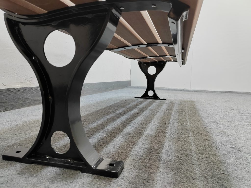 commercial outdoor recycled plastic park bench SPB-109 glossy black and P5 lumber color bottom view