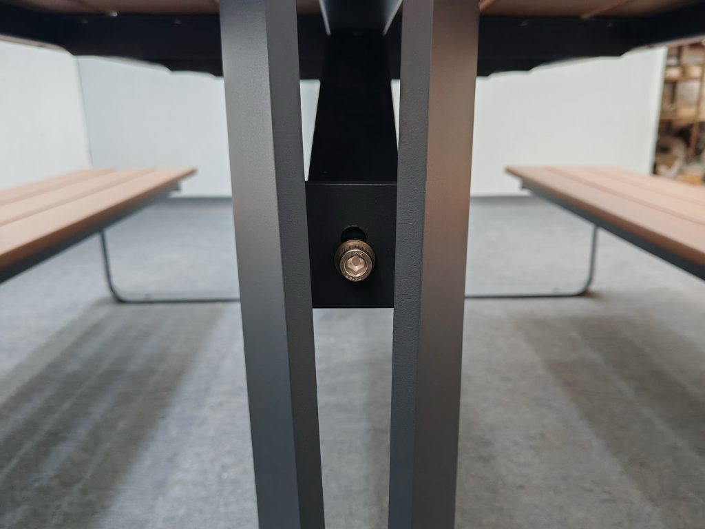 commercial outdoor picnic table SPP-108 RAL7016 matte anthracite grey powder coating and P5 recycled plastic lumber close look at the joint